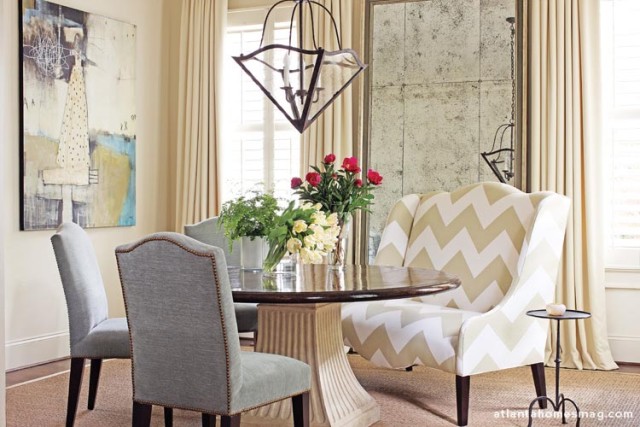 The dining room has a collected-over-time look, with just the right amount of whimsy thrown in. “It’s all very classic, but then it puts a smile on your face when you see something like that settee,” says Howard.