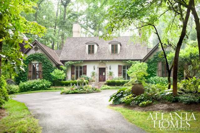 Located on 10 acres of land just outside the city, this home’s charming facade and gardens create a warm welcome.