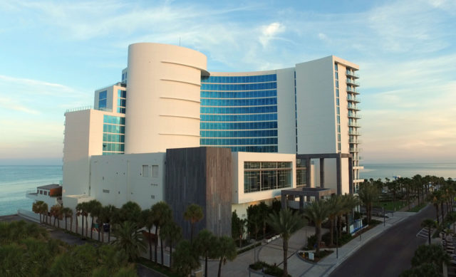 230 guest rooms and over 25,000 square feet of indoor and outdoor meeting space make this a perfect destination for weddings and conferences