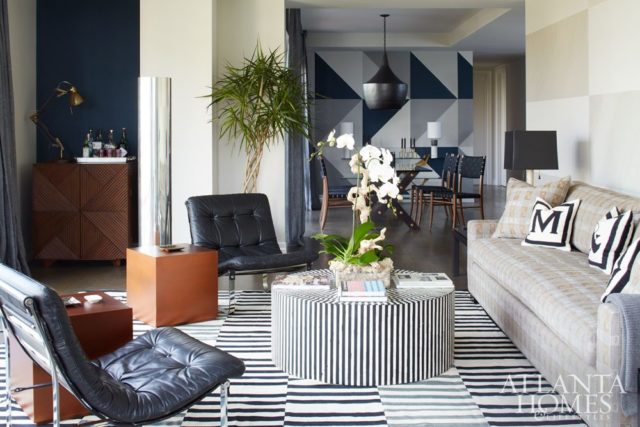 To accommodate a pair of clients who split their time between Atlanta and New York, designer Aamir Khandwala outfitted this Midtown condominium with modern elements, bold patterns and shades of blue for a masculine retreat that’s as welcoming as it is streamlined.