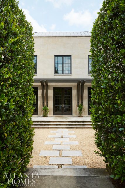 Whether at the beach or on a mountain, architect Jeffrey Dungan’s creations are intimately connected to the land. “I love outdoor spaces and extending the architecture past the normal boundaries,” he says.