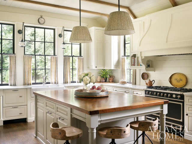 “We are known for our traditional work, but we also take a bit of license to overlap multiple styles. Here, we played off of traditional architecture in a contemporary way.” –Frank Neely