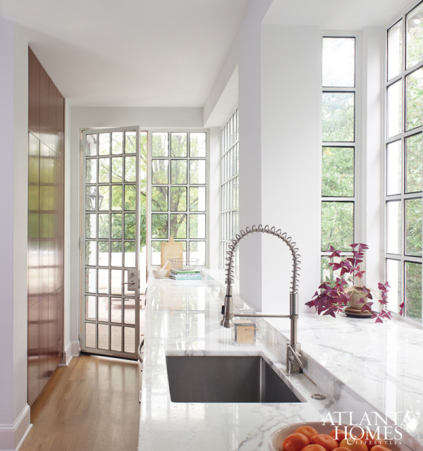 “We encouraged the combination of stained wood, white marble and stainless steel. All of these are classic materials, but used in a modern way.” –D. Stanley Dixon