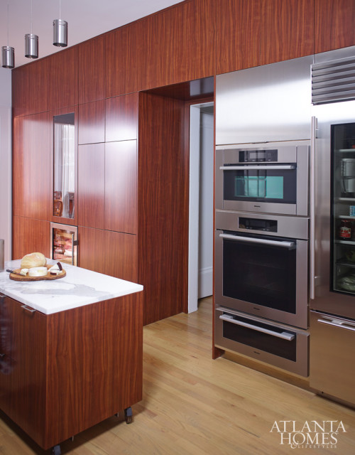 “We encouraged the combination of stained wood, white marble and stainless steel. All of these are classic materials, but used in a modern way.” –D. Stanley Dixon