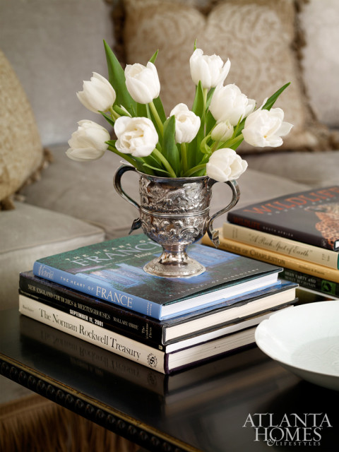 “This is an unpretentious couple and they didn’t want anything fussy,” says Lanham; that includes unassuming arrangements of flowers throughout the house.