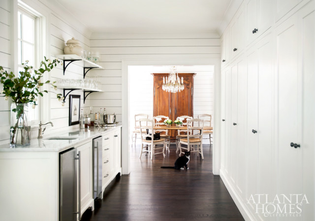 The spacious butler’s pantry makes a perfect serving—and storage—galley.