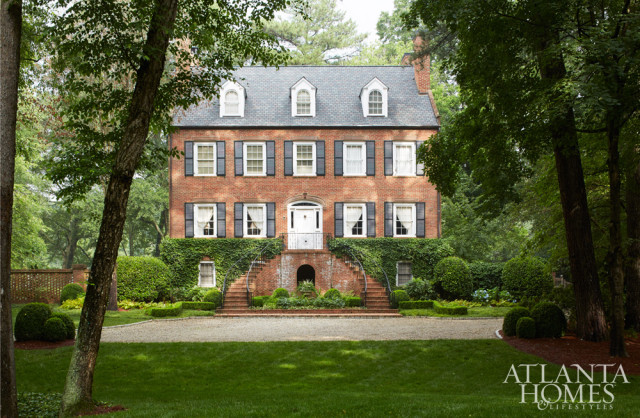 The Sandy Springs home, with its American Federal front façade, is modeled after the historic Davenport House in Savannah, Georgia, and overlooks the Chattahoochee River.