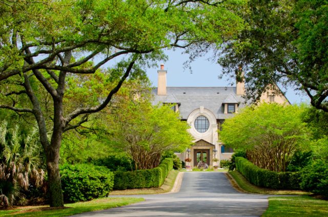 The Cassique Clubhouse is accessible to members of the Kiawah Island Club.
