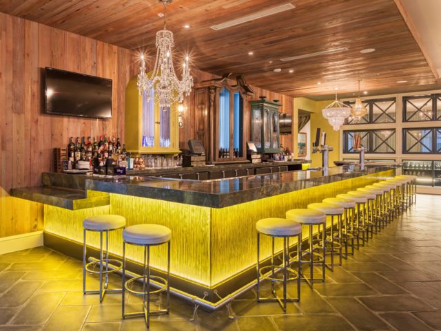 Upscale dining meets modern cuisine at the hotel’s rooftop restaurant Élevé.