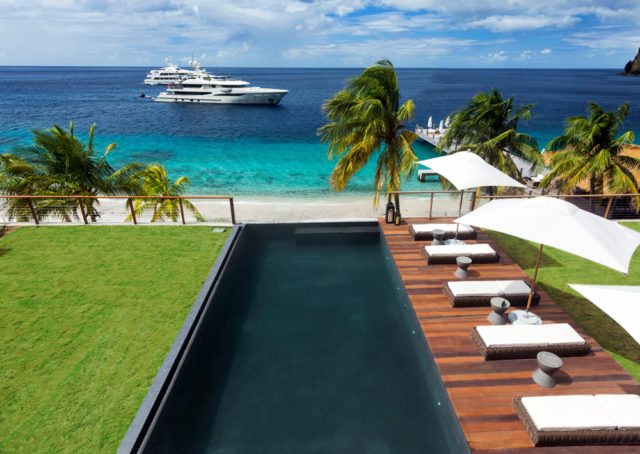 Outdoor living takes priority at The Beachfront Collection, so the residences’ pool decks and exterior entertaining features take no shortcuts. Below the residence, The Pier Bar serves up grilled daily catch and many more beachside snacks.