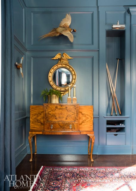 CONVEX MIRRORS A Federal-style mirror strikes a studious note and adds patina. Design by Suzanne Kasler