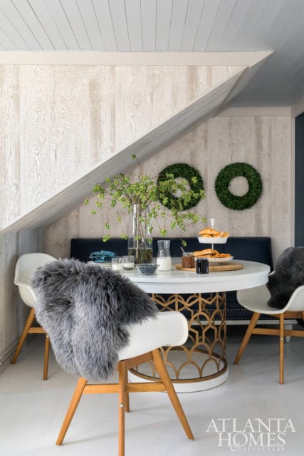 For holiday dinners and New Year’s cocktails and games, Flynn outfitted this spot with an armless banquette and an oversized pedestal table, both from Duralee. The chairs are IKEA, and the ceiling is Krypton by Sherwin-Williams.