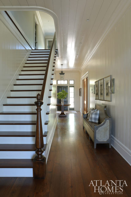 The home’s front and back doors align, creating an effective form of air circulation on warmer days so breezes—and the family’s dogs—can run through.