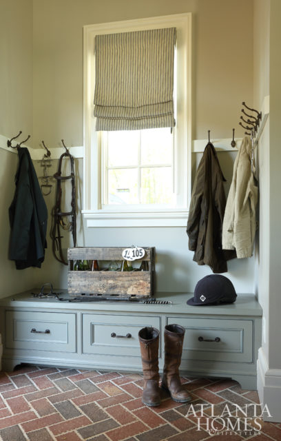 The window treatments feature a Cowtan & Tout fabric and the backsplash is Walker Zanger.