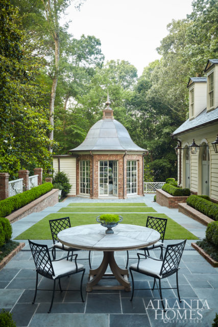 Landscape architect John Howard of Howard Design sited the backyard’s octagonal folly on axis with the library.