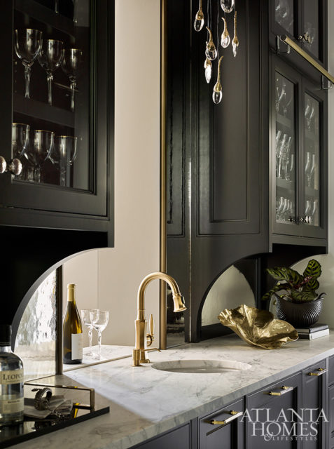 In the butler’s pantry, the bespoke hardware is by Matthew Quinn Collection and the vintage goldleaf bowl is from Jim Thompson Atlanta.