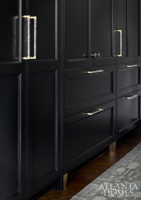 In the butler’s pantry, the bespoke hardware is by Matthew Quinn Collection and the vintage goldleaf bowl is from Jim Thompson Atlanta.