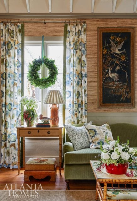 grasscloth wall living room holiday